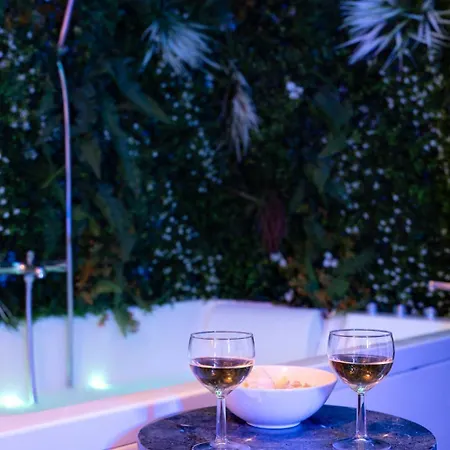 Cozy Jacuzzi Chartrons *