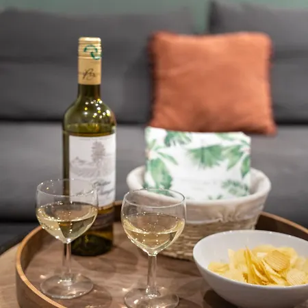 Cozy Jacuzzi Chartrons *