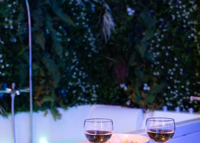 Cozy Jacuzzi Chartrons *