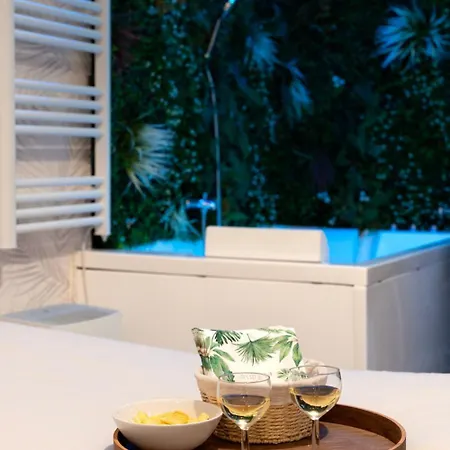 Cozy Jacuzzi Chartrons 公寓 *